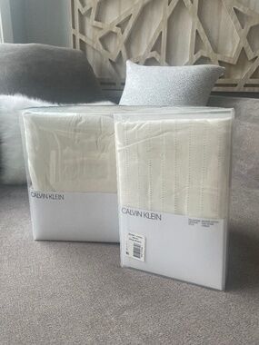 Calvin Klein Lennox King Duvet Cover and King Pillow Shams